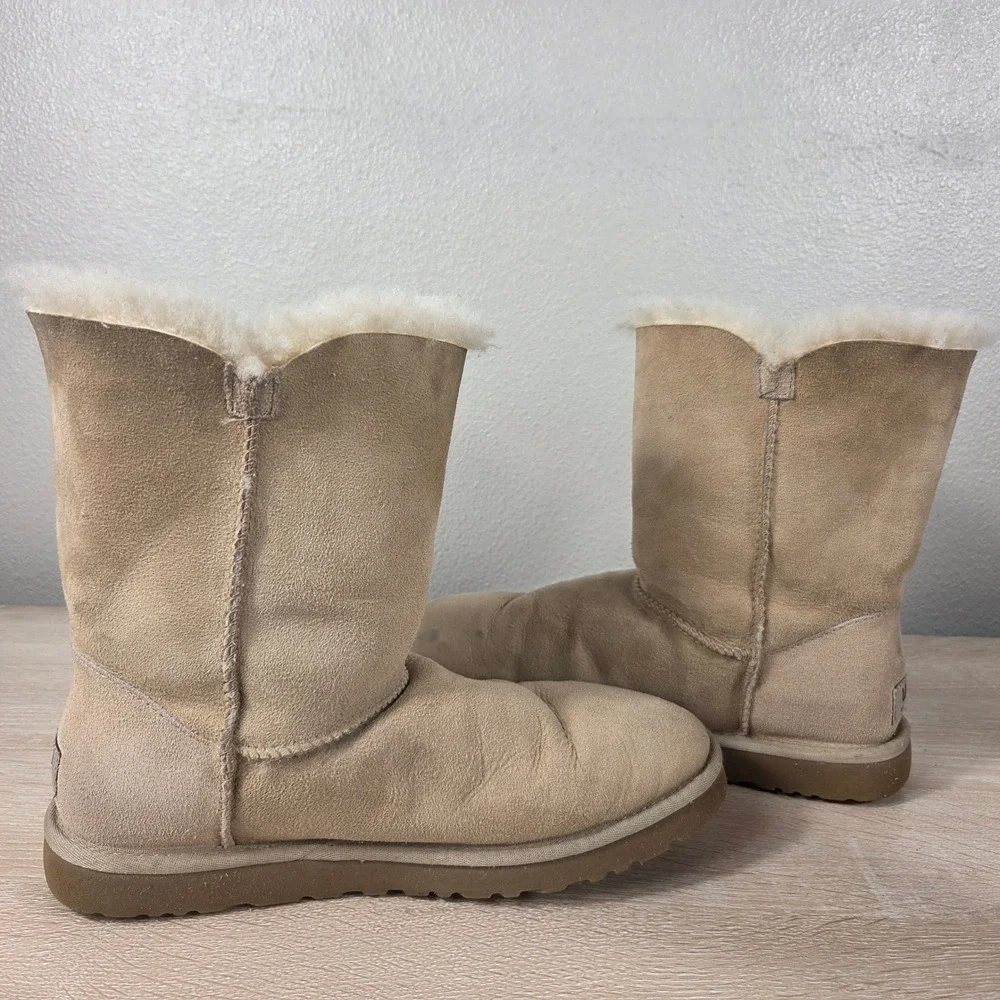 UGG Bailey Button Short Boots Women's 8 Sand Sheepskin Suede Winter